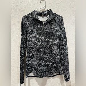 Under Armour Medium Long Sleeve Athletic Shirt